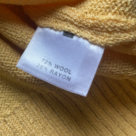 St. John Sport Santana Knit Sleeveless Sweater Vest - Picture 4 of 5